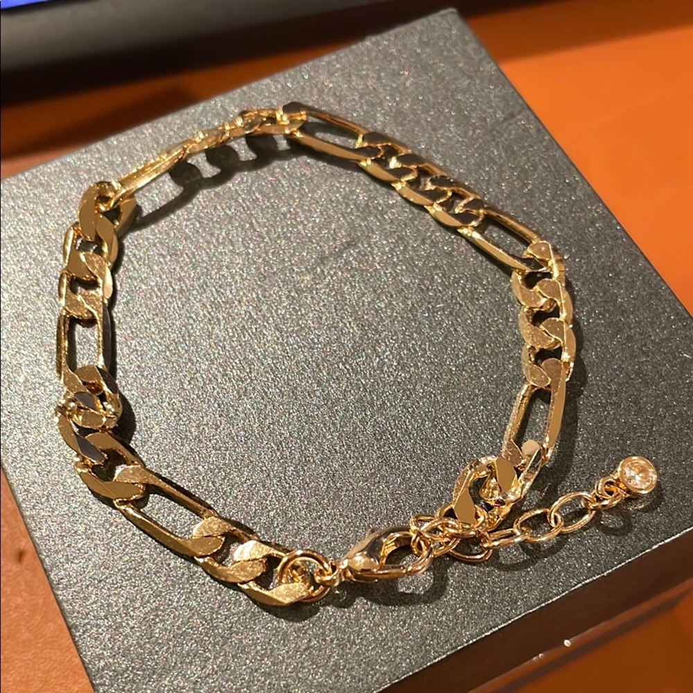 Classic Gold Plated Figaro Chain Bracelet NWOT